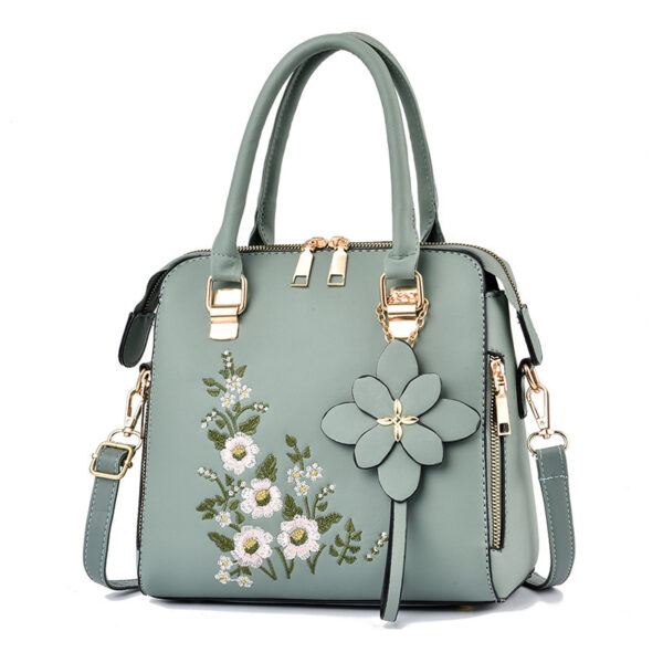 2fcc4fb4-422e-46d9-b59a-58be691d7a30.jpg Fashion Flowers Embroidered Handbag