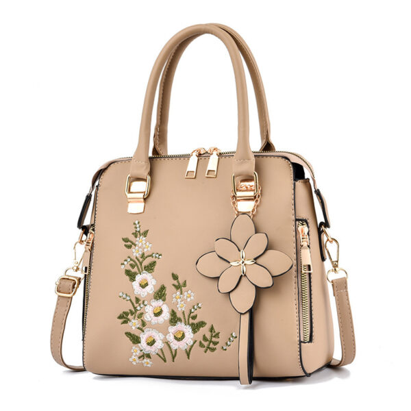 670e1e89-22d1-44ef-904e-e7f64c470afb.jpg Fashion Flowers Embroidered Handbag