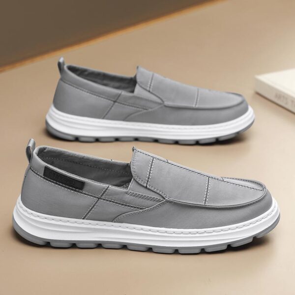 O1CN01aEs1OX2DhAvrVr0op_2206738948640-0-cib.jpg Slip-on Breathable Small Fabric Shoes